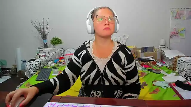 Snapshot of IamYourNarcotic chatting on November 12, 2:39 pm IamYourNarcotic online show from November 12, 2:39 pm