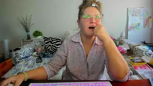 Snapshot of IamYourNarcotic chatting on November 21, 12:37 pm IamYourNarcotic online show from November 21, 12:37 pm