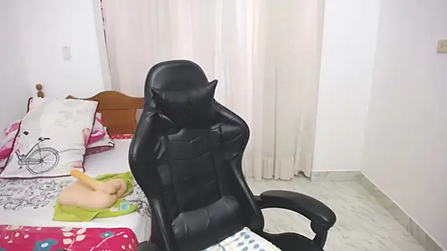 yeslluisa online show from February 23, 5:39 pm