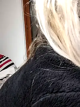 Mllesha74000 online show from October 12, 6:18 pm