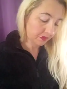 Snapshot of Mllesha74000 chatting on December 5, 1:42 pm Mllesha74000 online show from December 5, 1:42 pm