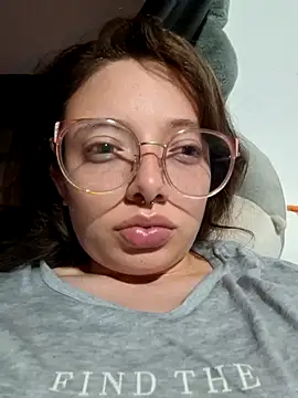 linda-schmidt online show from April 15, 3:35 am