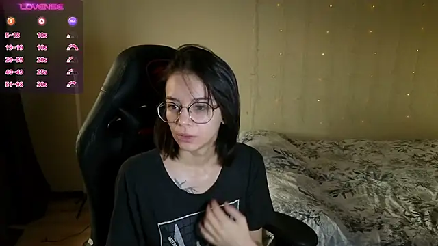 Snapshot of alyssa_sweet chatting on December 6, 4:14 am alyssa sweet online show from December 6, 4:14 am