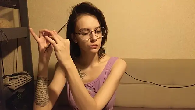 Snapshot of alyssa_sweet chatting on December 15, 4:48 pm alyssa sweet online show from December 15, 4:48 pm