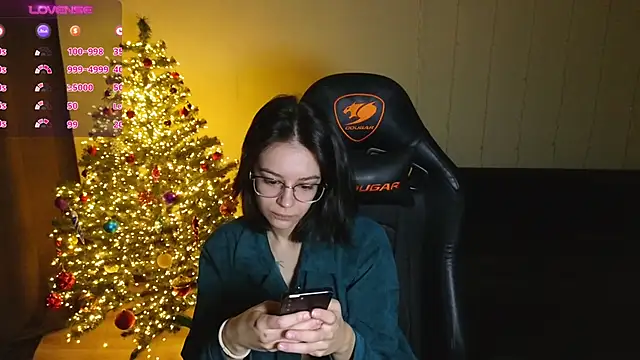 Snapshot of alyssa_sweet chatting on December 24, 2:32 am alyssa sweet online show from December 24, 2:32 am