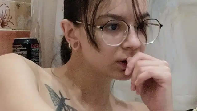 Snapshot of alyssa_sweet chatting on January 16, 1:58 am alyssa sweet online show from January 16, 1:58 am