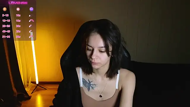 Snapshot of alyssa_sweet chatting on January 27, 3:04 am alyssa sweet online show from January 27, 3:04 am