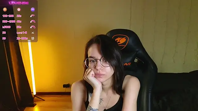 Snapshot of alyssa_sweet chatting on January 28, 6:49 am alyssa sweet online show from January 28, 6:49 am