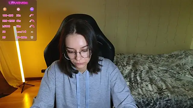 Snapshot of alyssa_sweet chatting on February 3, 8:46 am alyssa sweet online show from February 3, 8:46 am