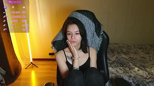 Snapshot of alyssa_sweet chatting on February 5, 4:48 am alyssa sweet online show from February 5, 4:48 am