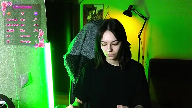 Snapshot of alyssa_sweet chatting on February 27, 2:21 am alyssa sweet online show from February 27, 2:21 am