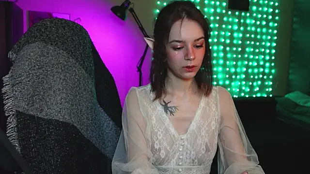 Snapshot of alyssa_sweet chatting on March 18, 2:15 am alyssa sweet online show from March 18, 2:15 am