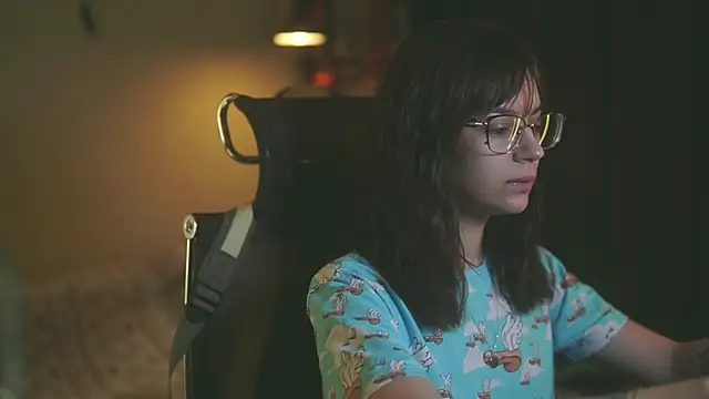 Snapshot of alyssa_sweet chatting on October 16, 4:57 am alyssa sweet online show from October 16, 4:57 am