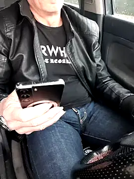 Snapshot of giorgio481510 chatting on November 27, 6:37 am giorgio481510 online show from November 27, 6:37 am