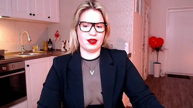 Snapshot of HotTiffani chatting on February 21, 6:07 am HotTiffani online show from February 21, 6:07 am