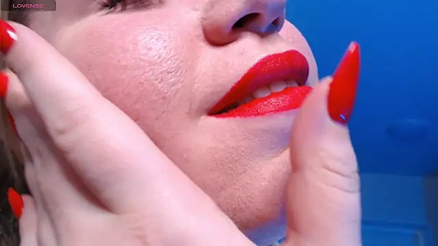 Snapshot of HotTiffani chatting on March 3, 8:05 am HotTiffani online show from March 3, 8:05 am