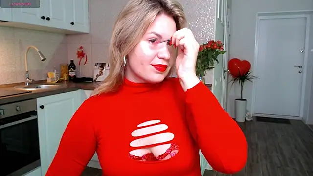 Snapshot of HotTiffani chatting on March 6, 10:20 am HotTiffani online show from March 6, 10:20 am