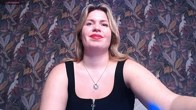 Snapshot of HotTiffani chatting on March 7, 11:18 am HotTiffani online show from March 7, 11:18 am