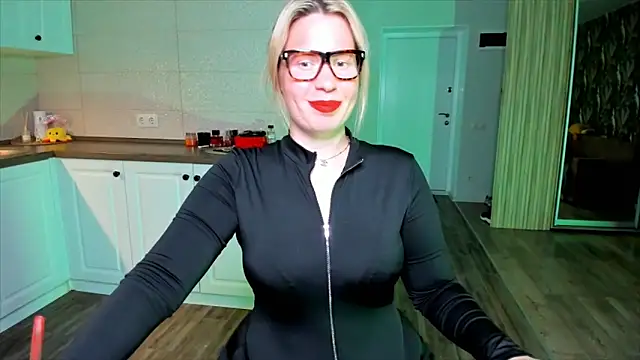 Snapshot of HotTiffani chatting on September 27, 4:23 pm HotTiffani online show from September 27, 4:23 pm