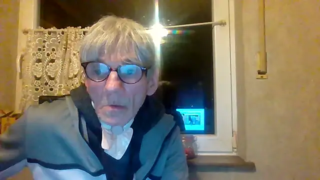 Snapshot of InMeinenMund chatting on December 6, 4:38 pm InMeinenMund online show from December 6, 4:38 pm