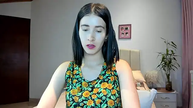 Snapshot of macarena_vallejo chatting on March 3, 1:21 am macarena vallejo online show from March 3, 1:21 am