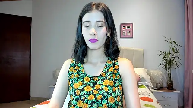 Snapshot of macarena_vallejo chatting on March 21, 1:13 am macarena vallejo online show from March 21, 1:13 am