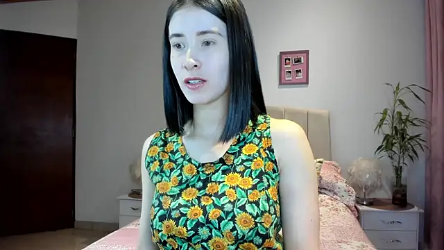 Snapshot of macarena_vallejo chatting on October 10, 3:27 am macarena vallejo online show from October 10, 3:27 am