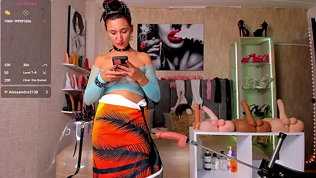 Snapshot of deepthroatlatina chatting on February 24, 7:11 am deepthroatlatina online show from February 24, 7:11 am