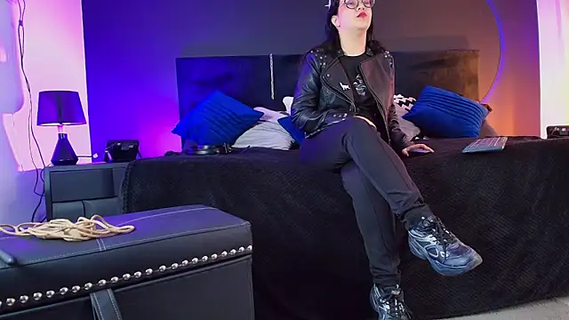  Jade 16 online show from March 28, 11:32 am