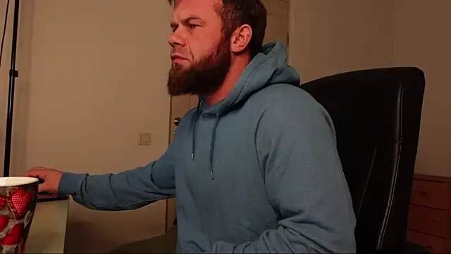 Snapshot of Tommy_Burnz chatting on January 12, 2:35 am Tommy Burnz online show from January 12, 2:35 am