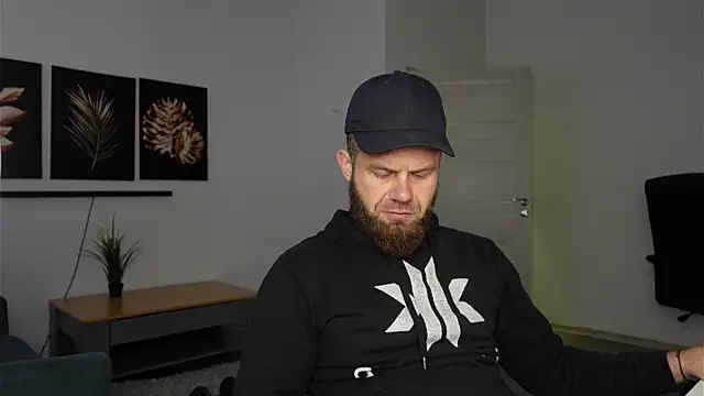 Snapshot of Tommy_Burnz chatting on December 1, 11:04 am Tommy Burnz online show from December 1, 11:04 am