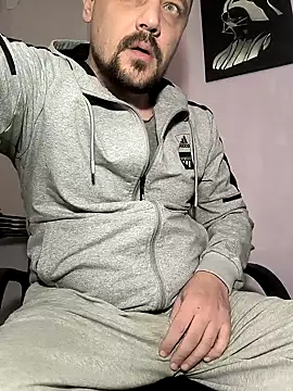 DanielOhCool online show from December 6, 4:17 pm