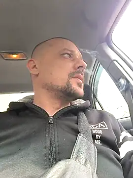 DanielOhCool online show from April 7, 9:10 am