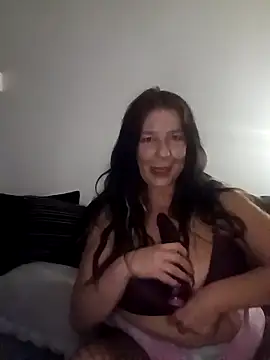 Snapshot of Leanne43 chatting on December 13, 8:04 pm Leanne43 online show from December 13, 8:04 pm