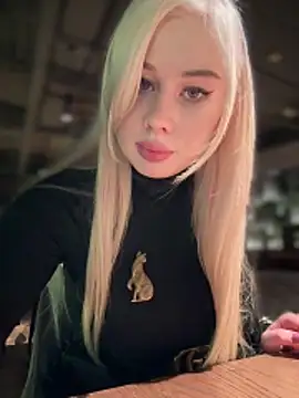 LaraHollywood online show from November 12, 11:32 am