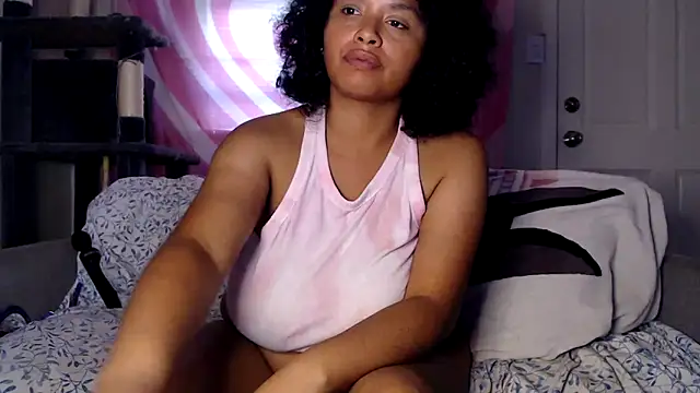 Snapshot of TasteeKitty chatting on October 20, 7:58 pm TasteeKitty online show from October 20, 7:58 pm