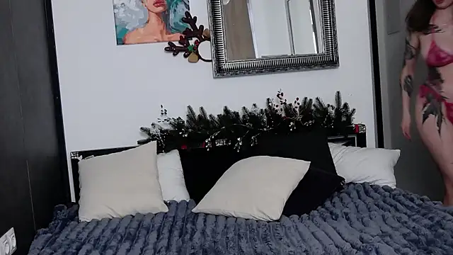 Ashley Ross  online show from February 4, 7:40 am