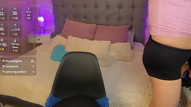  Abril W online show from March 2, 7:12 pm