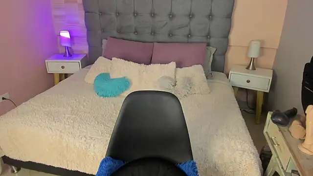  Abril W online show from October 2, 11:56 pm