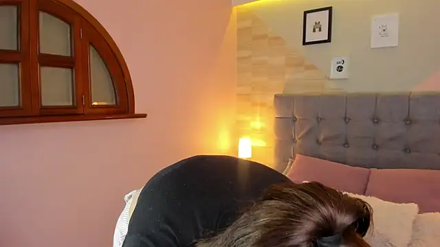  Abril W online show from February 5, 10:03 pm