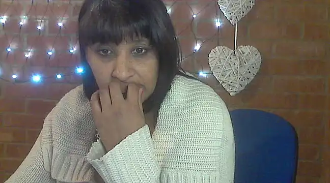 Snapshot of Lilybanx chatting on February 17, 5:32 pm Lilybanx online show from February 17, 5:32 pm