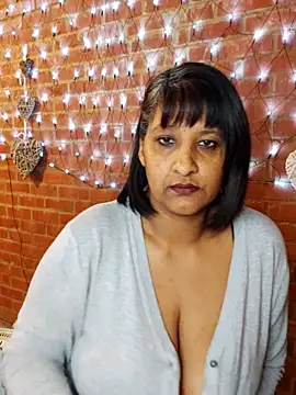 Snapshot of Lilybanx chatting on March 2, 6:19 pm Lilybanx online show from March 2, 6:19 pm