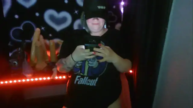 HoneyChambers online show from March 14, 10:48 pm