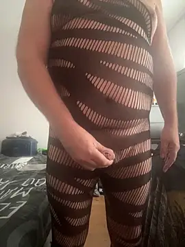 Snapshot of misterfield chatting on November 24, 9:20 am misterfield online show from November 24, 9:20 am