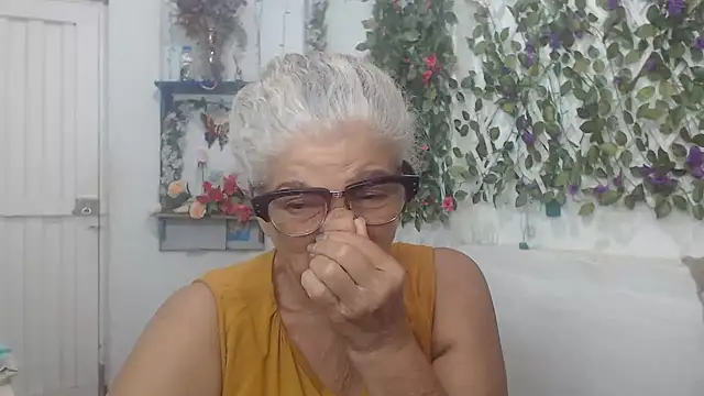 FunnyGrandma online show from December 17, 12:23 am