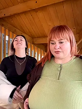 Snapshot of Model9798 chatting on November 25, 10:04 am Model9798 online show from November 25, 10:04 am