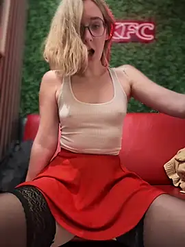 Snapshot of The_Snowwhitee chatting on January 6, 7:02 pm The Snowwhitee online show from January 6, 7:02 pm