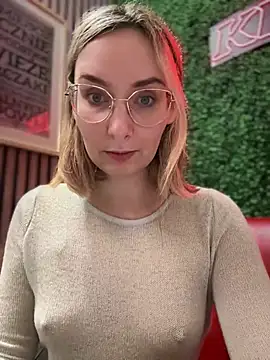 Snapshot of The_Snowwhitee chatting on January 11, 9:15 pm The Snowwhitee online show from January 11, 9:15 pm