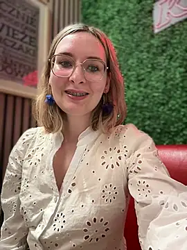 Snapshot of The_Snowwhitee chatting on January 16, 7:20 pm The Snowwhitee online show from January 16, 7:20 pm