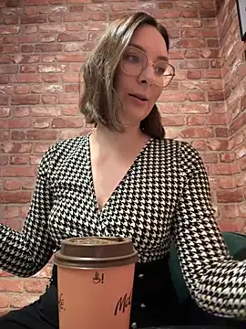 Snapshot of The_Snowwhitee chatting on October 2, 7:37 am The Snowwhitee online show from October 2, 7:37 am